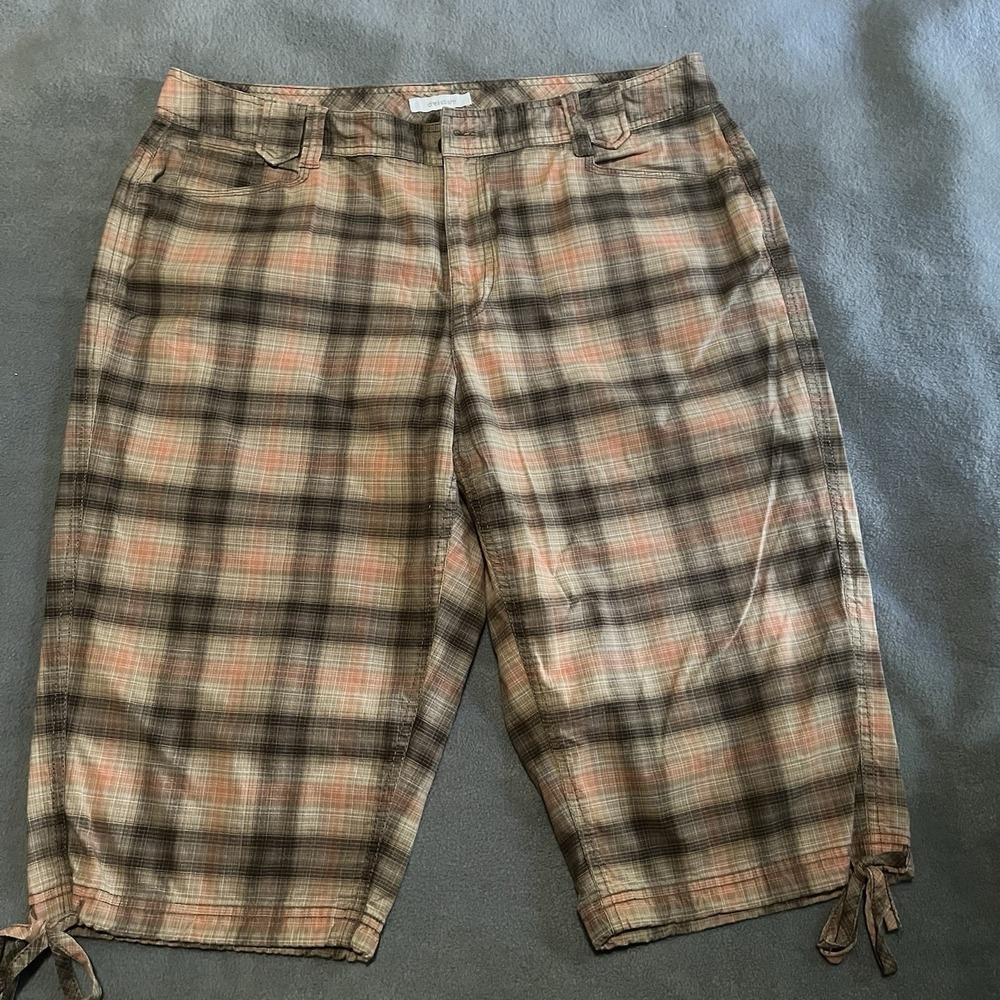Dress Barn Womens Sz 14 Casual Plaid Bermuda Shorts - Beige & Peach Colors
